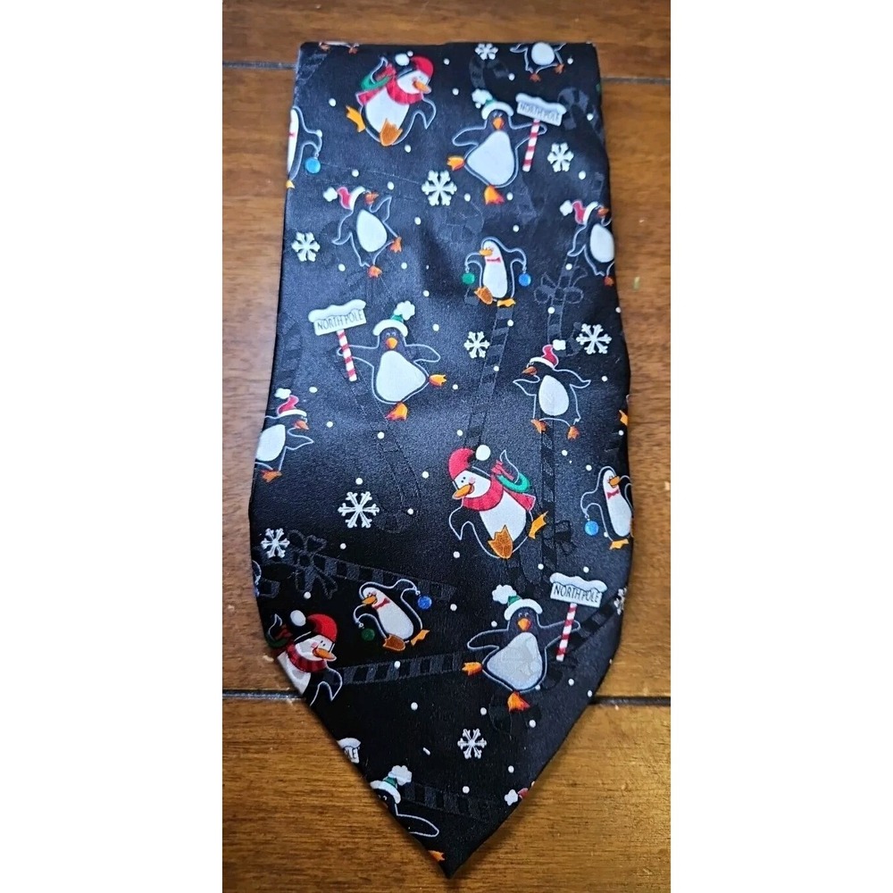 Yule TIE Greetings Hallmark neck tie north pole Penguin Holiday CHRISTMAS